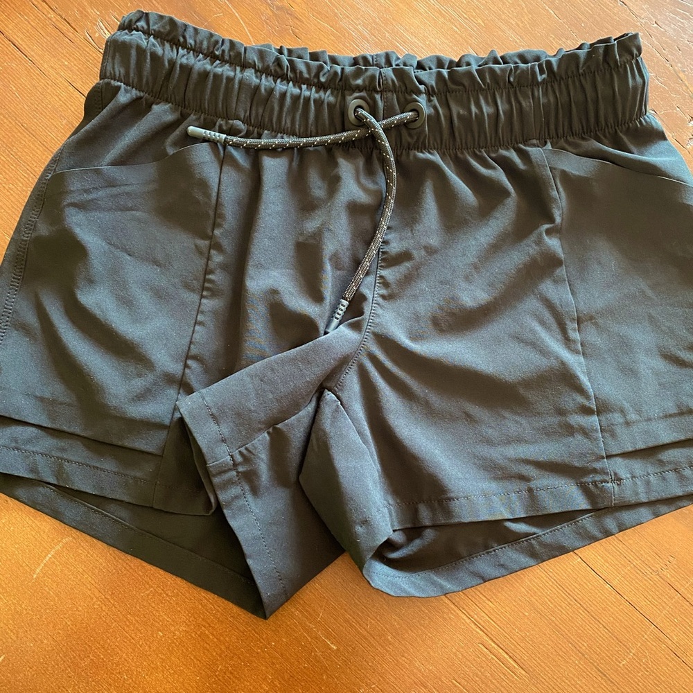 Athleta Girl Explore More Black Shorts Size 12
